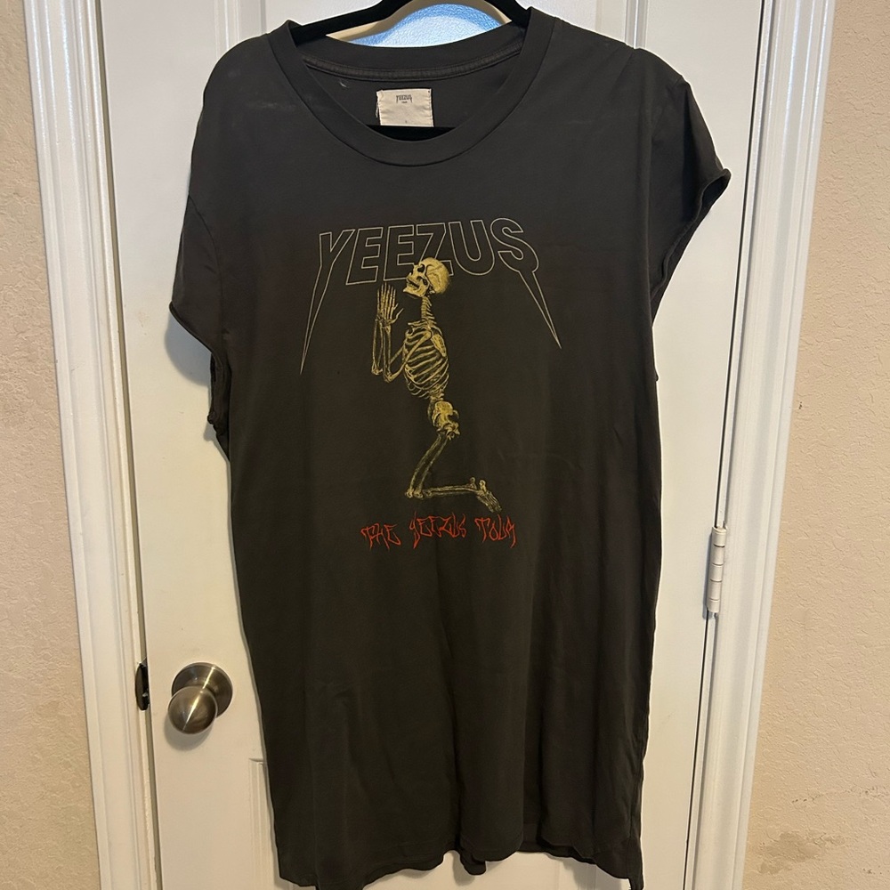 Yeezy Tour T